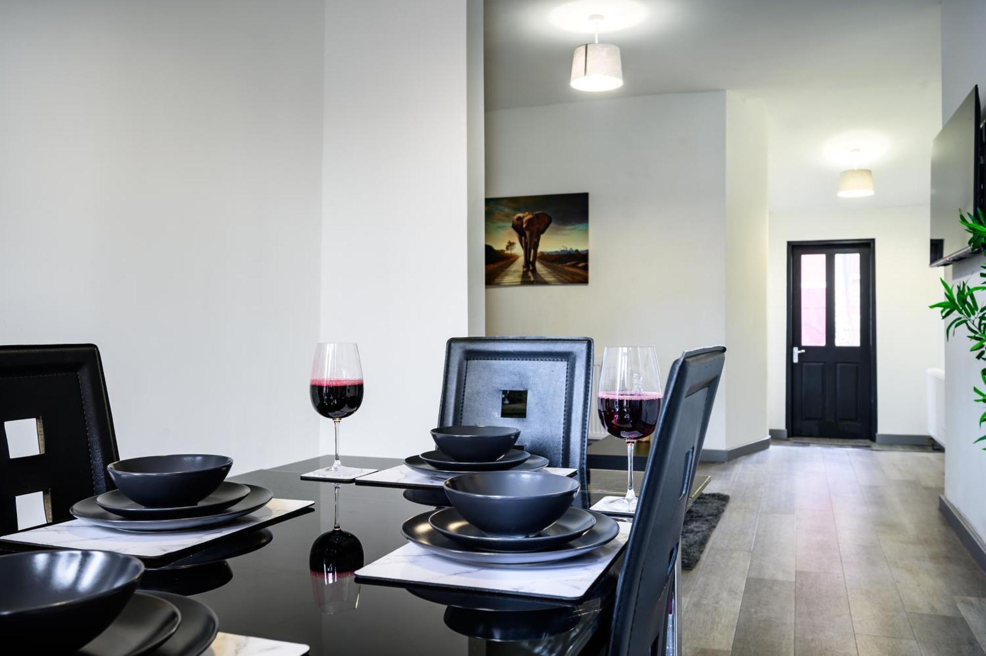 Manchester Serviced Accommodation Northernnightzzz - The Park Buitenkant foto